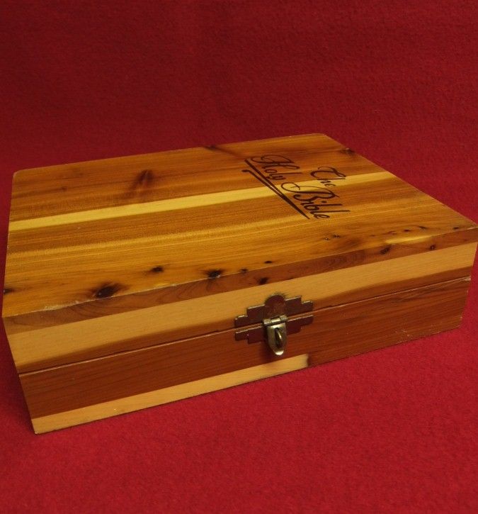 Vintage Cedar Wood Holy Bible Keepsake Storage Box w/ Jesus Picture 9